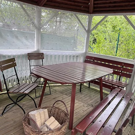 Dovolenkovy Dom Pupava 別荘 *